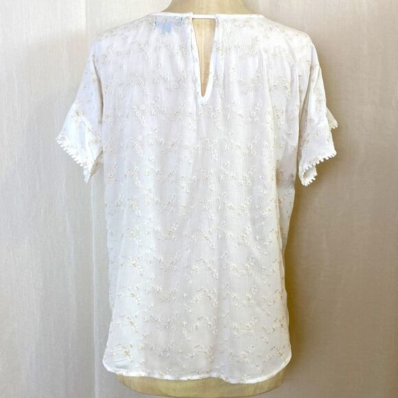 Democracy Top with Tan Embroidered Design V-neckline Flutter Sleeves Size large - Picture 5 of 7